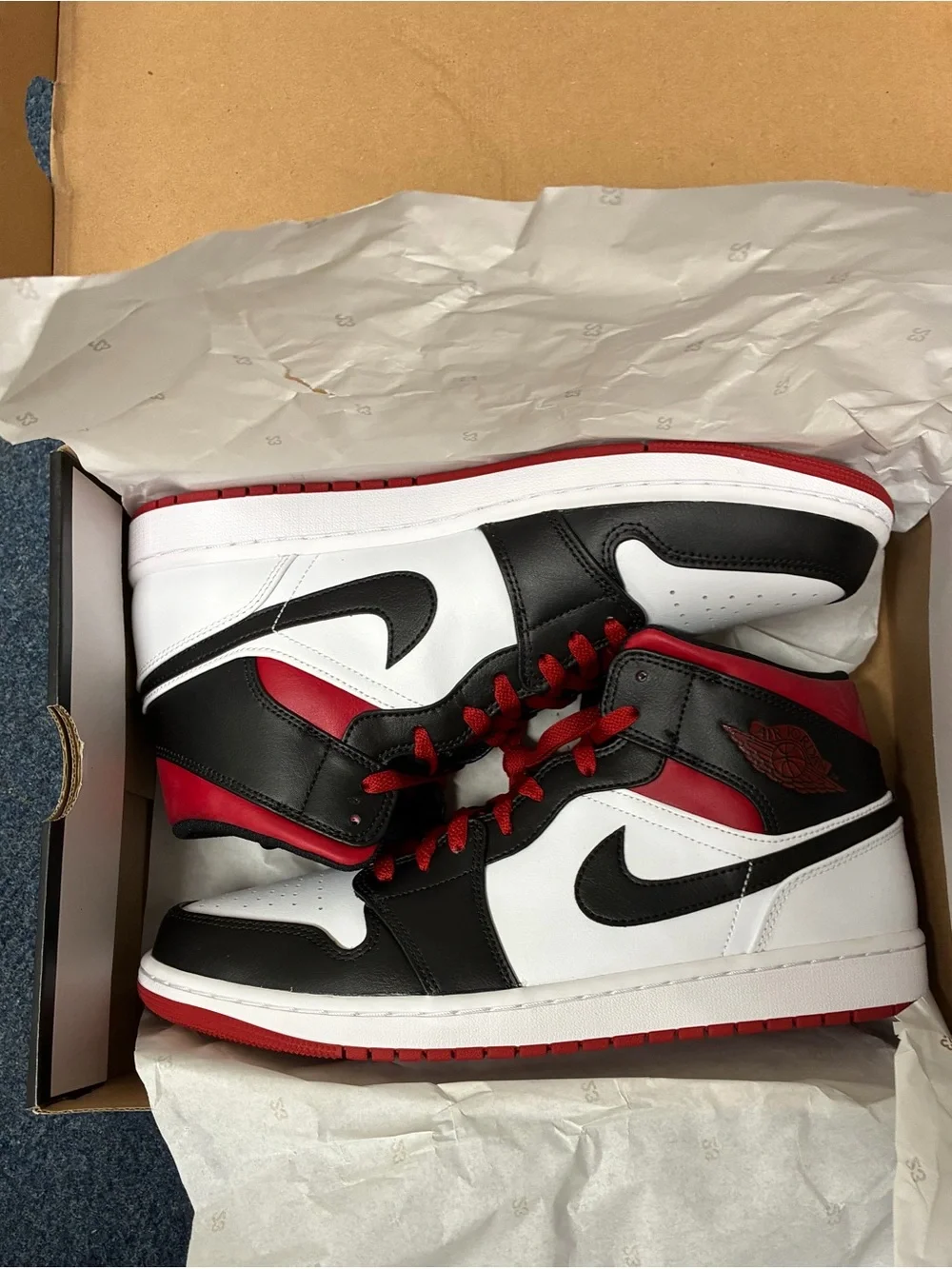 Men’s Nike Air Jordan 1 Mid white, red and black size 11.5 new